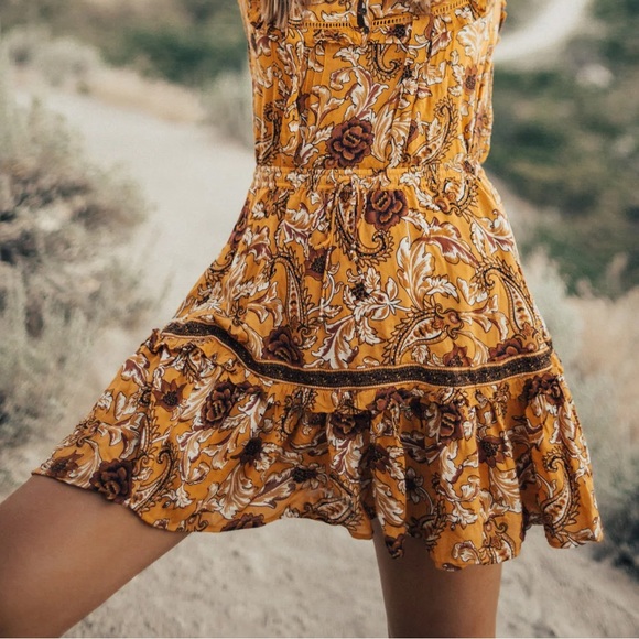 SPELL Etienne Skirt Size Medium Bohemian Dream Mini Tier Beautiful Floral Detail - Picture 13 of 13